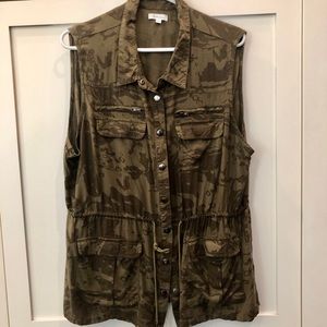 Camo /Cargo light weight vest. 2X Reitmans